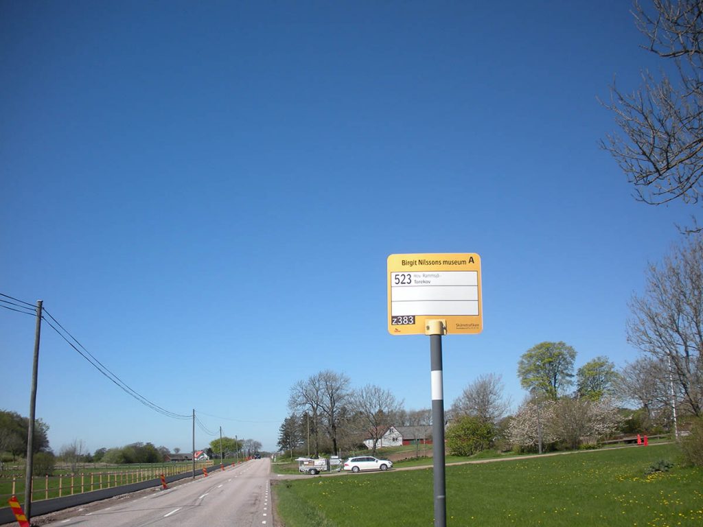 Busshållplats "Birgit Nilssons" museum. Du har kommit någon enstaka meter för långt.